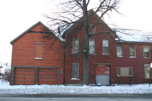 Barn and boarding house behind 505 Fillmore along Paderewski Drive. This unique building is at critical risk to being lost (Dec. 2010)