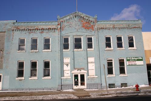 662 Fillmore Avenue: The central section of this block was built as the bottling house and office of the Schreiber Brewing Company.