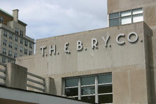 An Art-Moderne gem in Hamilton, Ontario. Built in 1932-33, the Toronto, Hamilton and Buffalo Railway Station on Hunter Street represents one of the finest examples of international style architecture in North America. The original design for the new Hunter Street station consisted of a 10-story office tower with wings for the passenger facilities, and two platforms for passenger trains. 